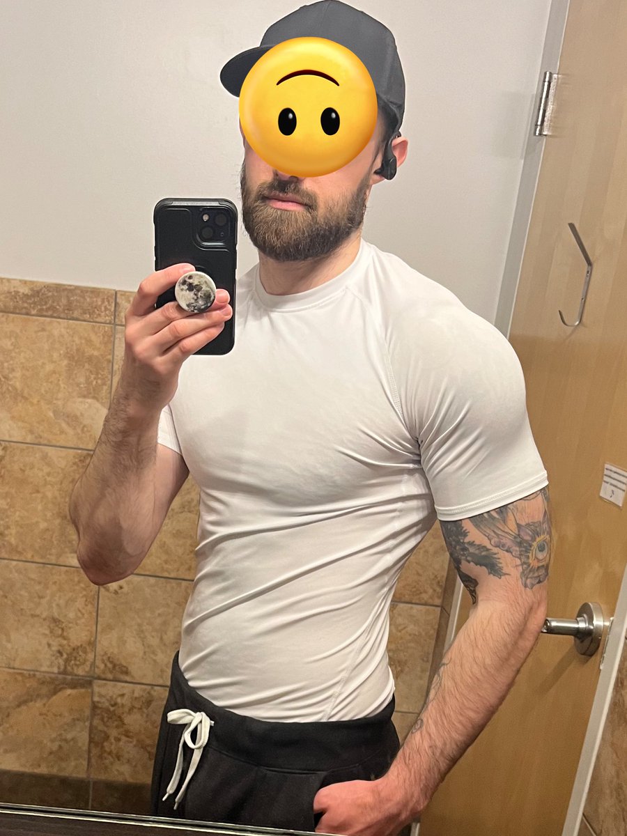 Okay, I know I’ve been absent for a bit so here’s some tight t shirt pics that should also qualify as #forearmfriday to let you know I’m still alive 😘