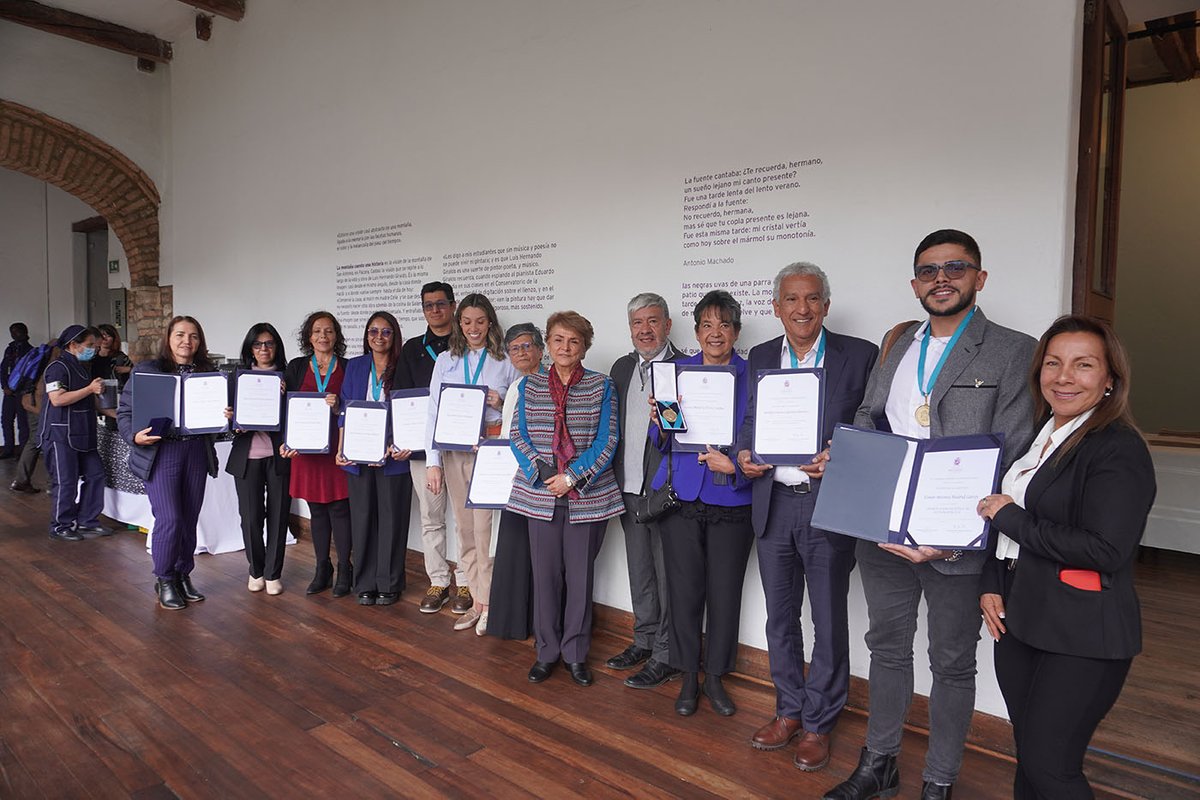 UNALOficial's tweet photo. #LaUNALCuenta Con el propósito de homenajear a exalumnos que han generado grandes aportes a la construcción de país durante su camino profesional, el CSU reconoció a varios de ellos en su celebración de #EgresadosUNAL ➡️ https://t.co/QkrKih8ls8 Vía @PrensaUNAL | #SomosUNAL https://t.co/MUMlA1Rk57
