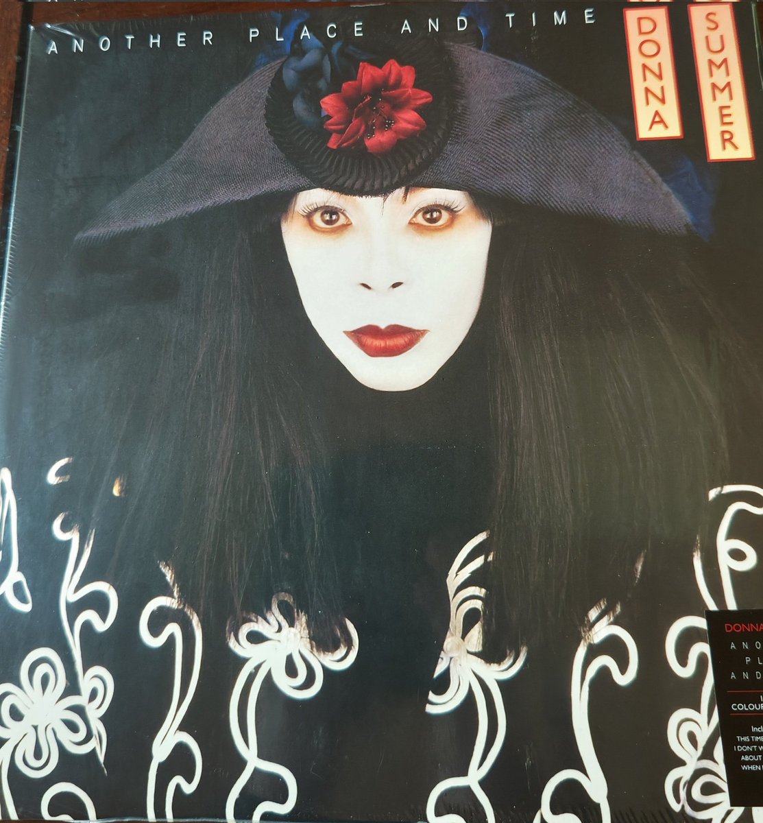 bobbylikesfish's tweet photo. 回転ムラがあった和室のプレーヤーを交換して気分一新…
試し聴きにドナ・サマーのアルバムの中でも1番好きなアナザープレイスアンドタイム聴いてる…
ストック・エイトキン・ウォーターマンプロデュースの好盤
#洋楽
#レコード
#donnasummer
#anotherplaceandtime
#vinyl https://t.co/AhfuOYEDOD