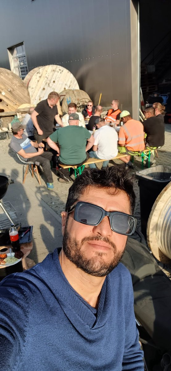 it_scholz's tweet photo. Nach getaner Arbeit Freitagabend Grillen am Lager 🥩🥳🍻
#infrastruktur #ITScholz #itdienstleister #Telekommunikation #Tiefbau #team #grillen #Wochenende #Freitag #INTERNET https://t.co/tLV998hkC6