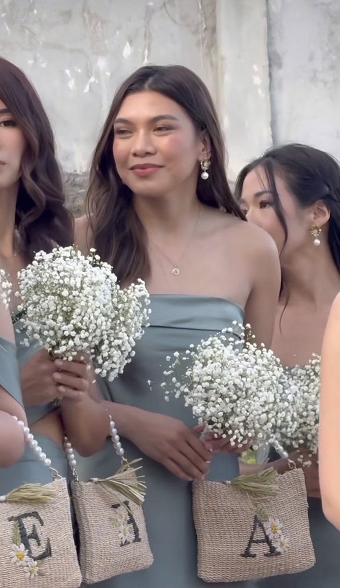 Isang napakagandang bungad sa umaga nating lahat! 

Napakagandang bridesmaid ni Alyssa Valdez! 

Gandang hindi nakakasawang tignan! 

She looks so stunning and absolutely gorgeous!