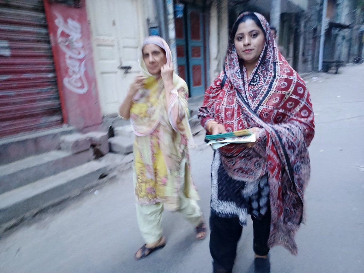 AishaSaifch's tweet photo. ضمنی الیکشن ڈور ٹو ڈور کمپین یو سی 169 انشاءاللہ ایم پی اے ملک ریاض پی پی 147( عید تیسرا دن) 12.04.2024بروز 
جمعہ
@HamzaSS 
@MaryamNSharif https://t.co/BsUkC6gIzP