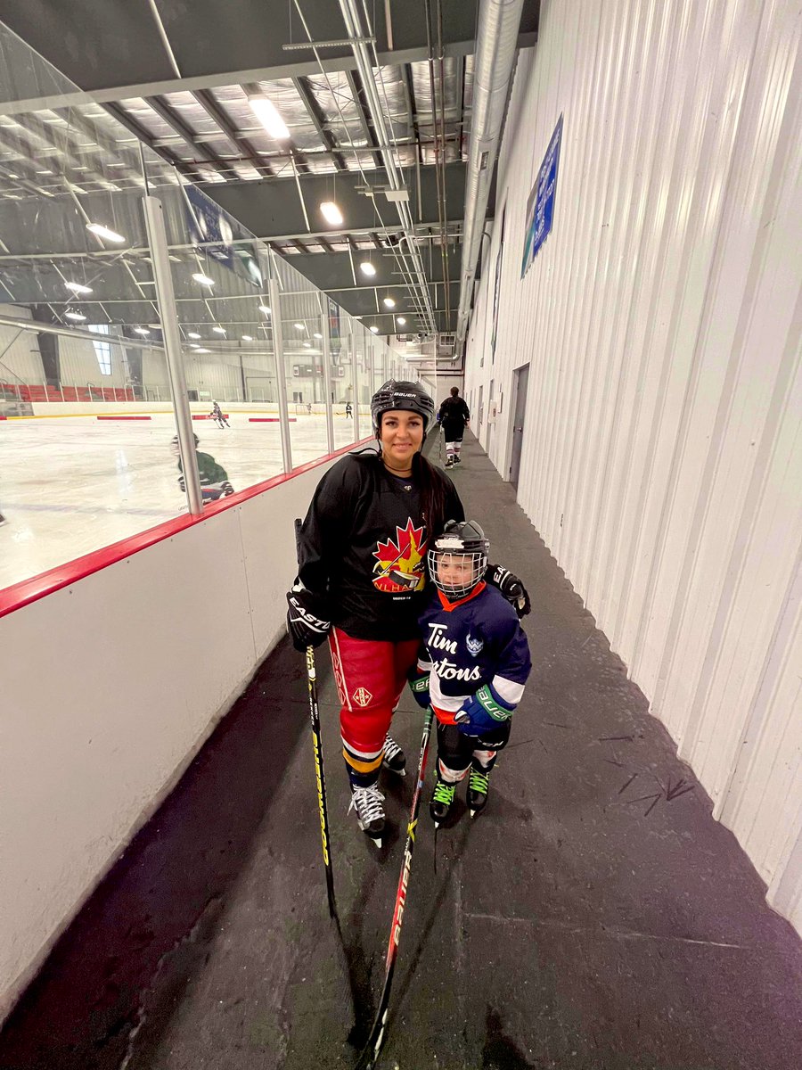 Making the best memories at the hockey rink! ♥️💪🏼🏒@U7PMHAWarriors @PmhaWarriors