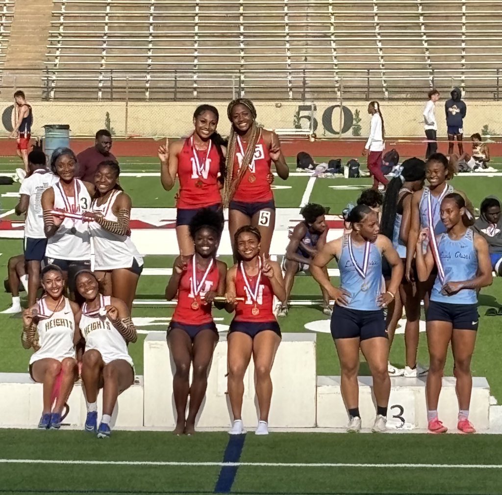 🚨🚨 NEW SCHOOL RECORD 🚨🚨
The Girls 4x200 Relay are the Area Champions with a time of 1:39.97!!