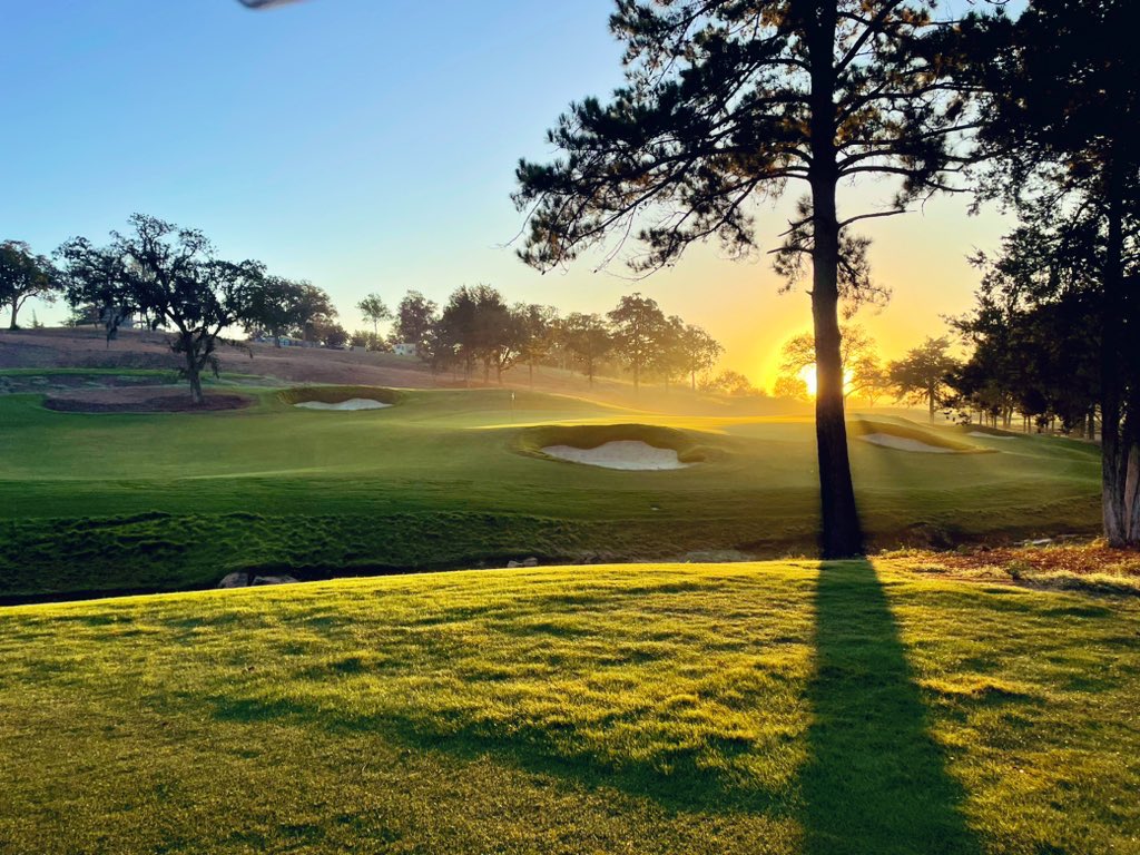 Garrett_Barnes's tweet photo. #TheCovey at Big Easy Ranch is seeking an Equipment Manager to join our Agronomy Team. 

•Columbus, Tx
•27 Holes of golf
•Sporting Club
•2000 Ac ranch
•New Agronomy facility 
•John Deere fleet

•100k+ Salary Package
•Benefits

GCSAA posting soon 
DM for details https://t.co/jQJDDeNSzU