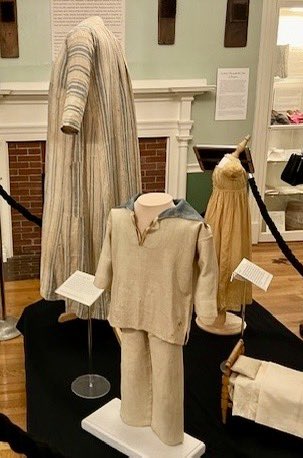 SilkDamask's tweet photo. Take a look #BehindTheScenes of #CombingHistory #FlaxandLineninNH Read on: https://t.co/QbgLVD6dd0 https://t.co/ni5UrullA2