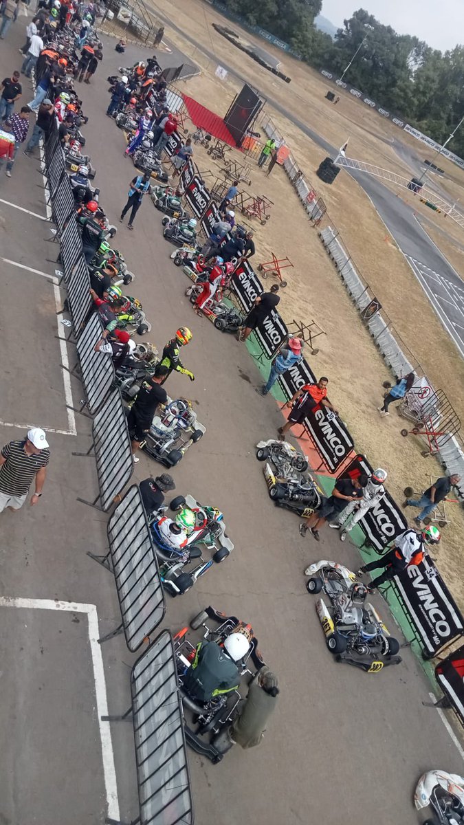 boutiqueracing's tweet photo. Desde el Kartódromo de Valle de Bravo día de prácticas del Round 3 y 4 #skusamexico 🇺🇸🇲🇽
#microswift #miniswift #X30 #sh1 ##sh4 #karting #gokarts #karts #carrerasdeautis #gokartdrifting #kartinglovers #kartinglife https://t.co/WVN6YONN8v