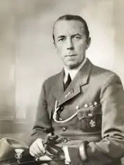 Resist_05's tweet image. This is Swedish diplomat Folke Bernadotte who personally saved 31,000 Jews and non-Jews from the Nazi Germany…🇩🇪

He was chosen to be the United Nations Security Council mediator in the Palestine–Israeli conflict of 1947–1948…

The Zionists killed him in Jerusalem after he…