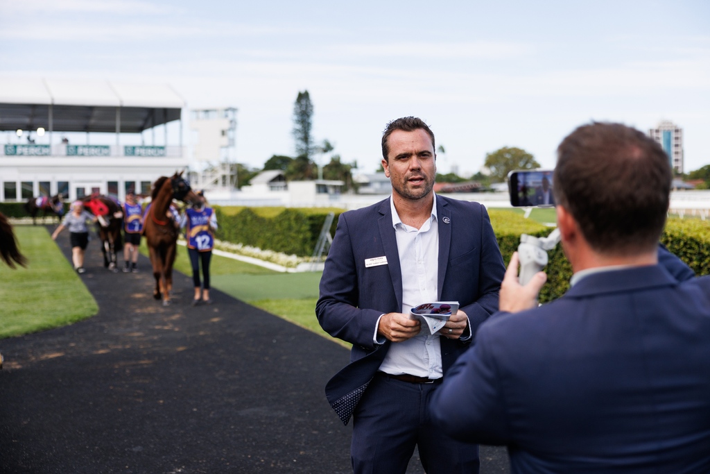 🎙️ 'HIDEYO has been freshened by a good stable and can improve from last run. Finds a winnable race and just needs to handle the polytrack to be the one they all have to beat.' Gibbo has found some hidden value for today's raceday. Check them out here👉 bit.ly/3ghsCjl