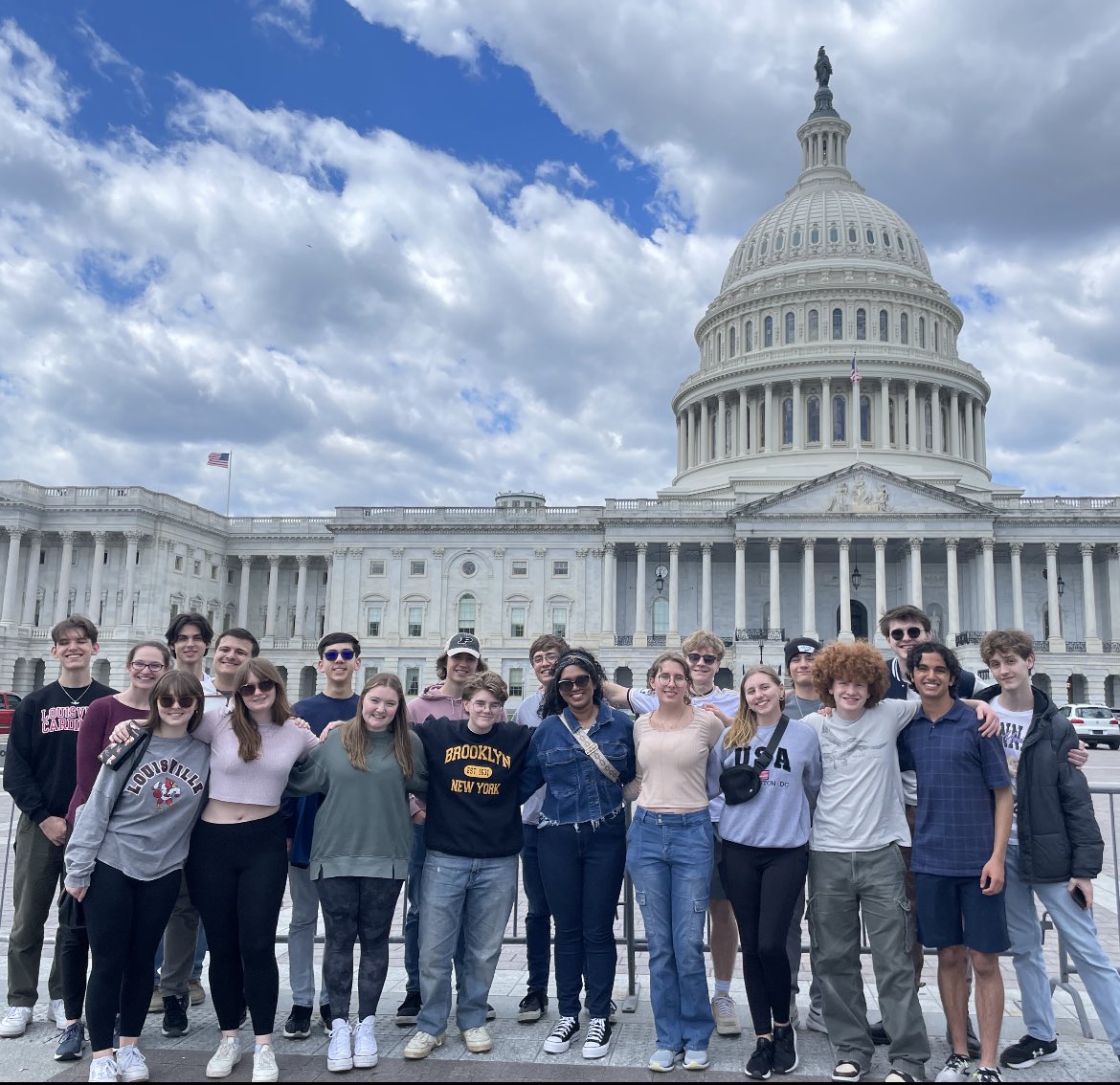 Congratulations to the @FTHighlandsHS “We the People” team for advancing to nationals and competing in Washington, D.C. over the course of the next several days! Have a great trip. We are pulling for you back in Fort Thomas! @Jodar42 @FTSUPT