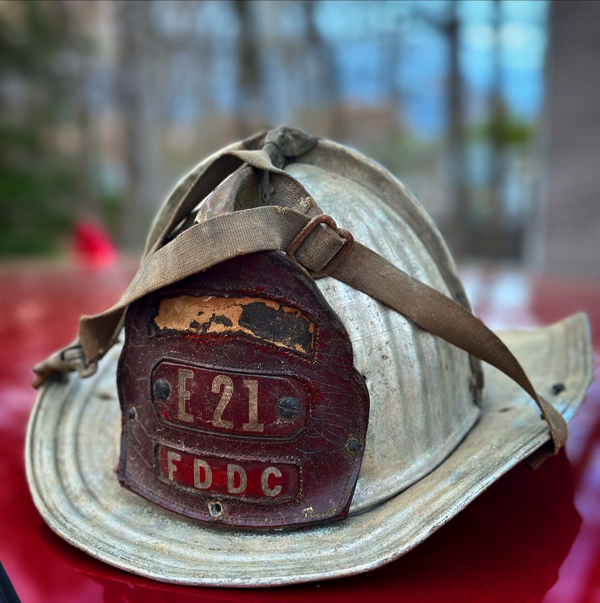 sixtruckboss's tweet photo. An original Cairns tin helmet belonging to FF Donald L. Bridgett (ret.) of the No. 21 Engine Company. This incredible piece history will be added to our display at 21 in the hopes that it serves both as a reminder of the past and as homage to those who served before us. #FDDC https://t.co/80FA7Jal4k