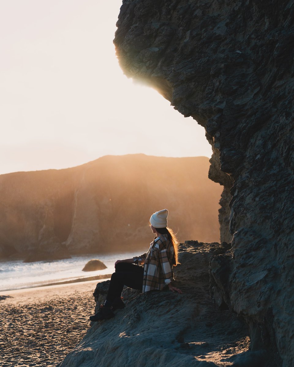 What's everyone up to this weekend? ✨ Whether you're chasing sunrise or going for evening golden hour, let #AllTrails help you find your outdoors 💚 Click the link to download the app and start exploring today! bit.ly/3lgAABq 📸 @ashleyy_ann143 📍Oregon