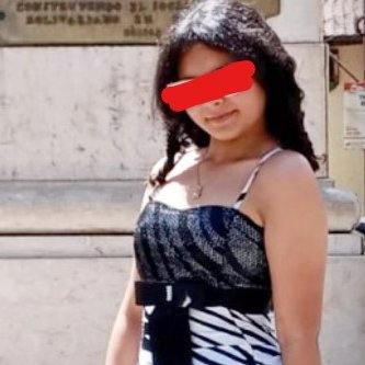 InforTvenezuela's tweet photo. Angélica Sofía Castillo Piñero de 12 años se suicidó ,tras abuso sexual por parte de la pareja de su abuela materna en el mes de Octubre del año 2023.
La adolescente se lo confesó a su maestra quien citó a los padres de la niña y les dijo lo que ella le dijo entre lágrimas y con gran angustia: que el hombre de 55 años la manoseó y la besó en varias partes de su cuerpo.
Al ser enfrentada por los padres, la abuela de la niña negó el abuso, por lo que los padres pusieron la denuncia ante las autoridades competentes, que detuvieron a Tomás David Santaella, de 55 años de edad, como presunto responsable del delito de abuso de menores contra la nieta de su pareja.
Los exámenes físicos y psicológicos confirmaron el abuso sufrido por la niña y el caso quedó en manos de la Fiscalía.
La abuela de Angélica Sofía y la familia de Santaella presuntamente aprovecharon la copia del expediente para iniciar una campaña de desprestigio contra la menor y sus padres entre vecinos y amigos de la comunidad de Galipán, Macuto,estado Vargas-La Guaira.
Reportaron que la víctima y sus padres mentían, y sometieron a la niña a vejación y escarnio público al dar a conocer detalles del expediente.
Angélica Sofía no soportó el bullying y el rechazo de sus vecinos y a esa edad puso fin a su vida.

# Cactus 24 @cactus24noticia