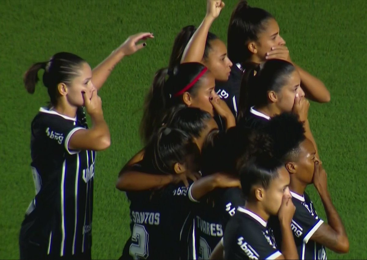 caevasconcelos's tweet photo. brabas em tudo.

não se calaram contra o cuca.
não se calaram contra o kleiton lima.
não se calaram contra os racismos na libertadores.
nunca se calaram contra a lgbtfobia.

futebol feminino é muito mais do que futebol. é luta social.

#RespeitaAsMinas https://t.co/ZY98dQSHdN