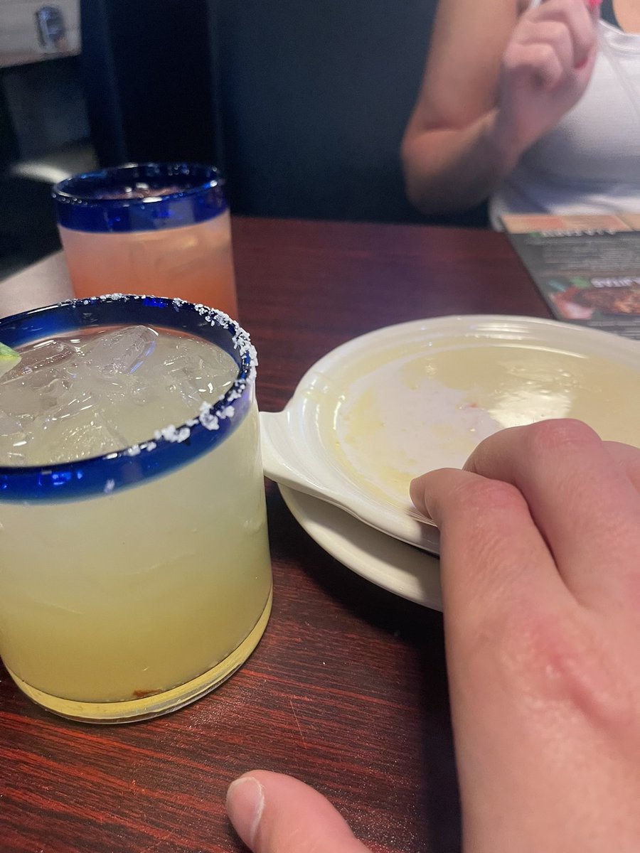 FreeWater_Whale's tweet photo. Tapping in #TGIF https://t.co/fTREw2CeWw