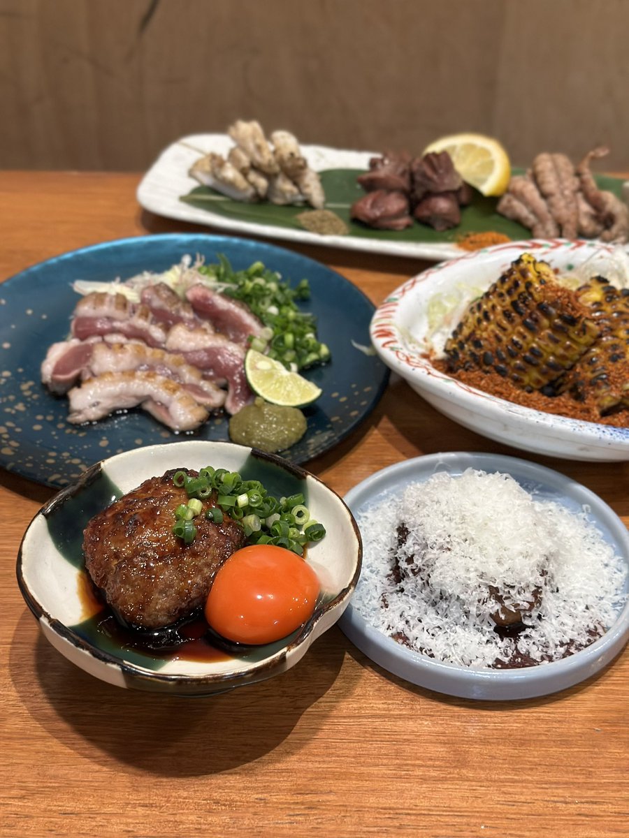 梅田の東通商店街にある【炭焼きBAR 心】
大和鴨ももたたき、炭焼き野菜
牛タン炙りユッケなどの炭焼き料理から
ホタルイカと菜の花と
あさりたっぷりイクラバターの釜飯など
美味しいメニューがズラリ

【住所】
大阪府大阪市北区堂山町3-12 
ステージスカラブビル 2F