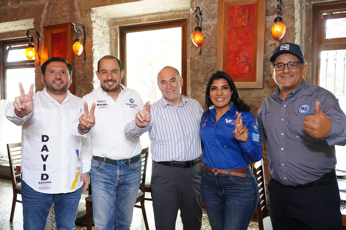 MarkoCortes's tweet photo. El equipo #SanLuisPotosí listo para cambiar el rumbo de México, representar bien a las familias desde el Congreso, cuidar lo avanzado en las ciudades y pintar todo el estado de azul. https://t.co/XaYQkbWb8r