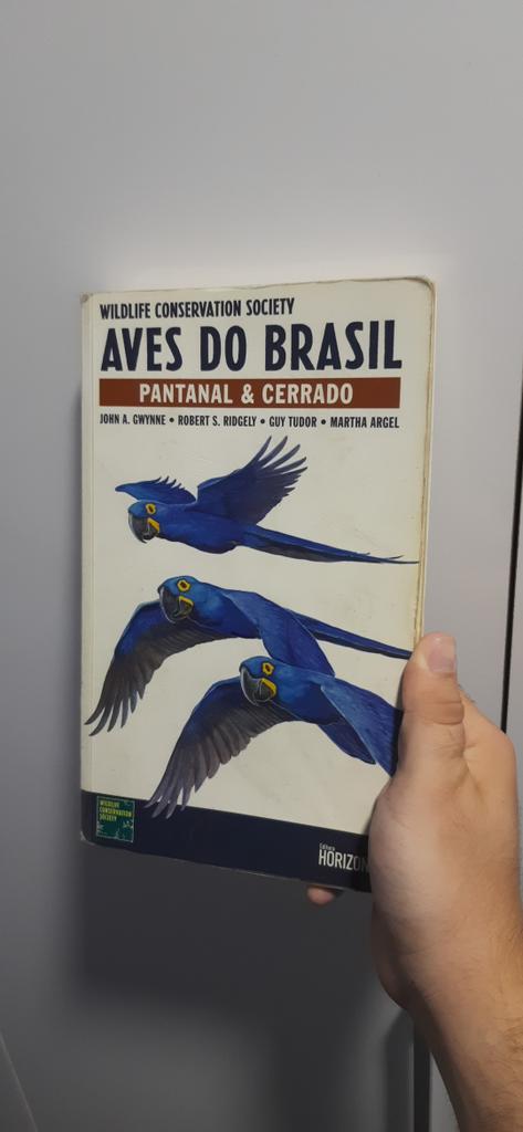 OrnitologiaB's tweet photo. @MarthaArgel @CesarFavacho @micolin Eu amo esses guias, além de serem maravilhosos em ilustração e informação, são parte importante da minha formação
O guia do Pantanal e cerrado me acompanha desde que comecei a observar aves, com 10 anos de idade https://t.co/mrsHb4fIOd