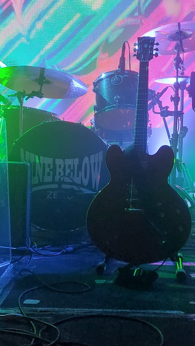 Recién llegados del concierto de <a href="/NineBelowZero1/">Nine Below Zero</a> . El programa de esta tarde lo subiremos mañana por la mañana a ivoox 🙏