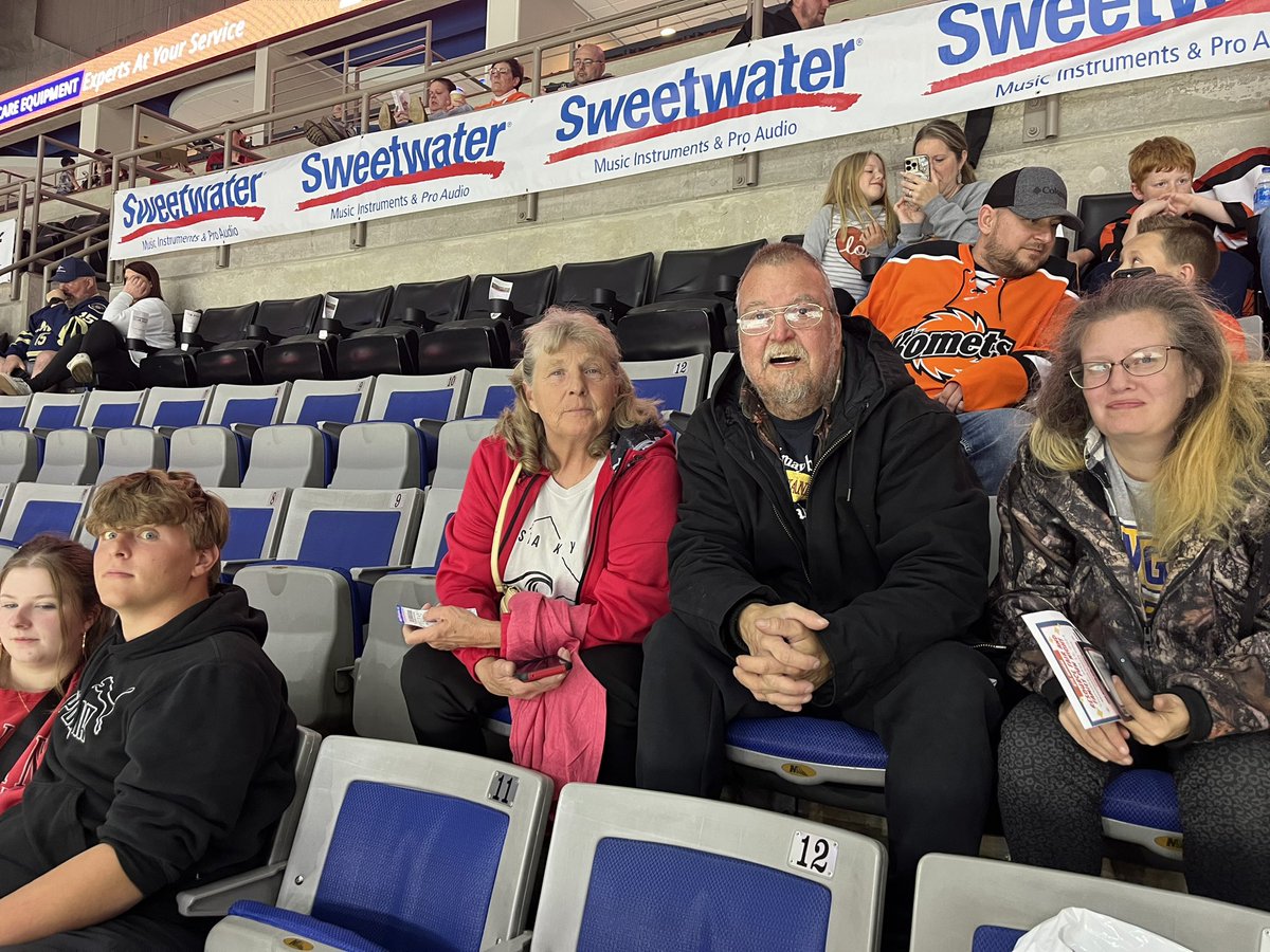 SorrellWilliam's tweet photo. #letsGoKomets Hockey Night in Ft Wayne https://t.co/fUL3UPBy9w
