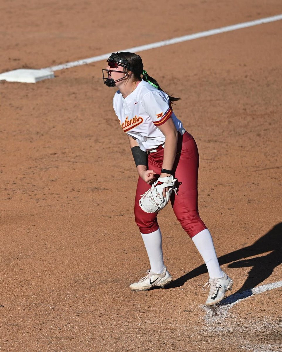 THAT’S A TOP 5 WIN 🌪️

Iowa State gets the upset win defeating No. 5 Oklahoma State, 2-0! 

#NCAASoftball x 📸 IG/iowastatesoftball