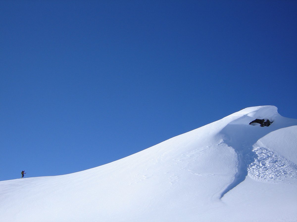 As the weather warms up, cornices become less stable. Even a small one falling on a slope can trigger an avalanche. Avoid being underneath them and stay well back from ridge lines- they can break much further back than you expect! Get the forecast at avalanche.ca