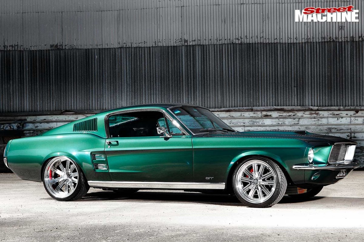 PomogaevaA's tweet photo. @Golubtsova Старые Ford Mustang, особенно 1969 года выпуска, а они ещё решили выпустить электрику в ограниченной серии, но в старом кузове,хотеть 😭😍 https://t.co/Wt42DvbKdN