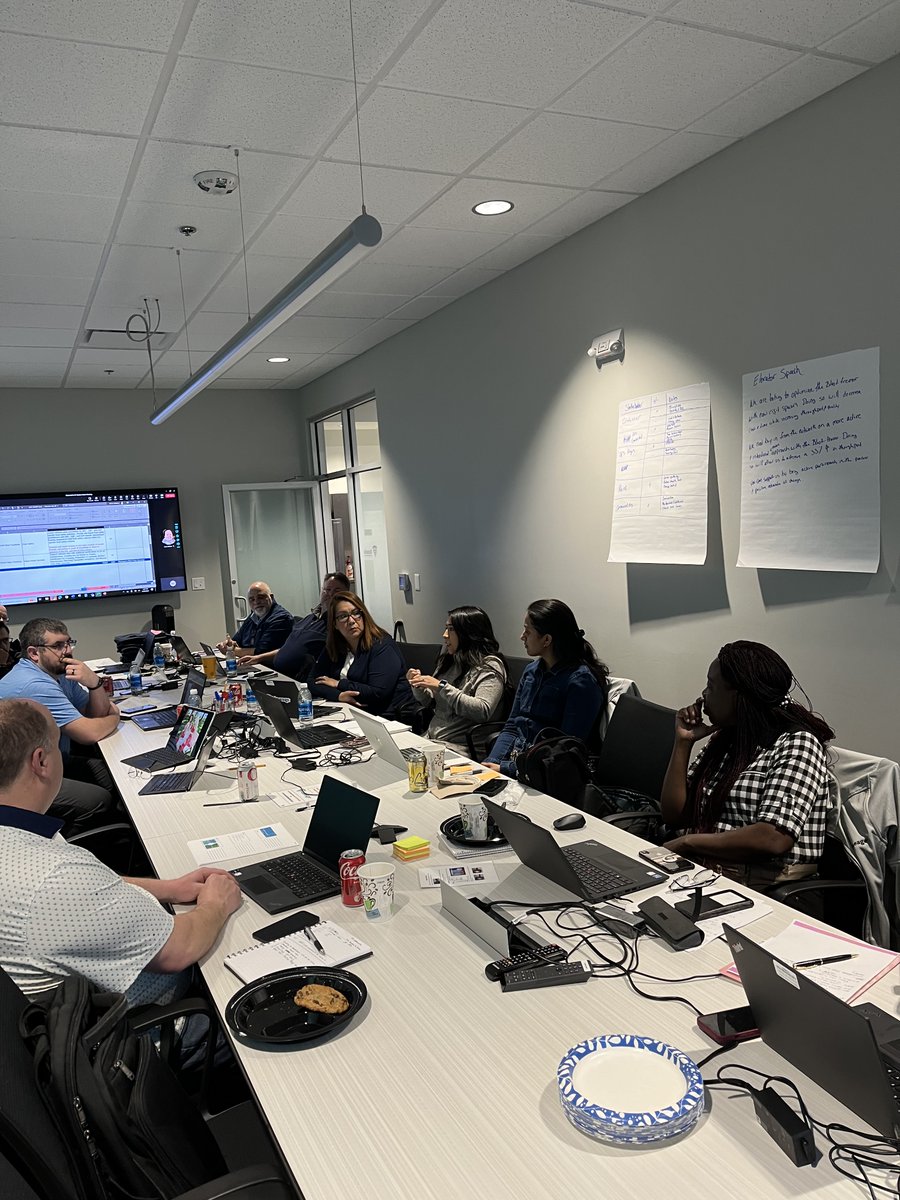 StephenNeel2's tweet photo. The Lineage Food Optimization Team came together last week @OneLineage headquarters for strategic planning, leadership training, volunteer work with Lineage's  Foundation for Good (#Timeforgood, #lffg), a F2F chat with COO Jeff Rivera, and a bit of fun too.  Such an awesome team. https://t.co/qiuOVd2EDd