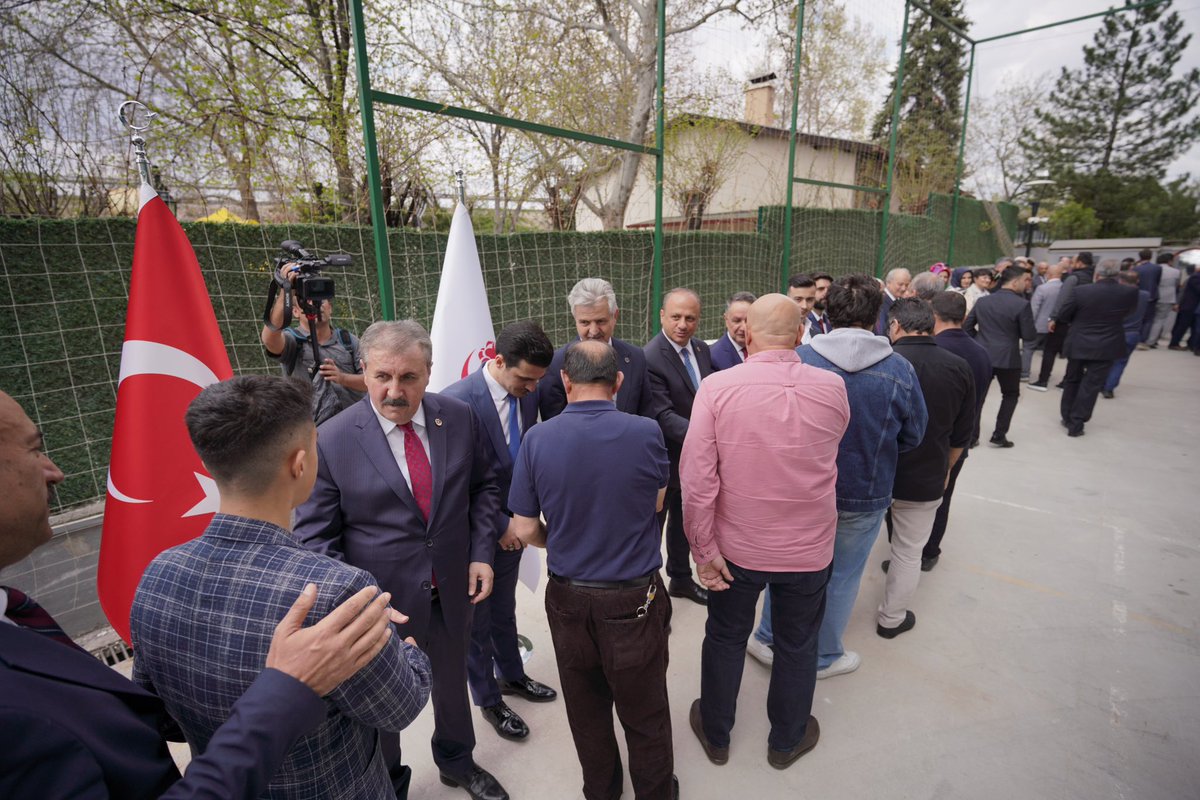 Genel Başkanımız Sayın Mustafa Destici, Genel Merkezimizdeki bayramlaşma programında, parti yöneticilerimiz, partililer ve vatandaşlarımızla bayramlaştı.
#Bayramlasma #bbpkutahya #BüyükBirlik #kuetahya