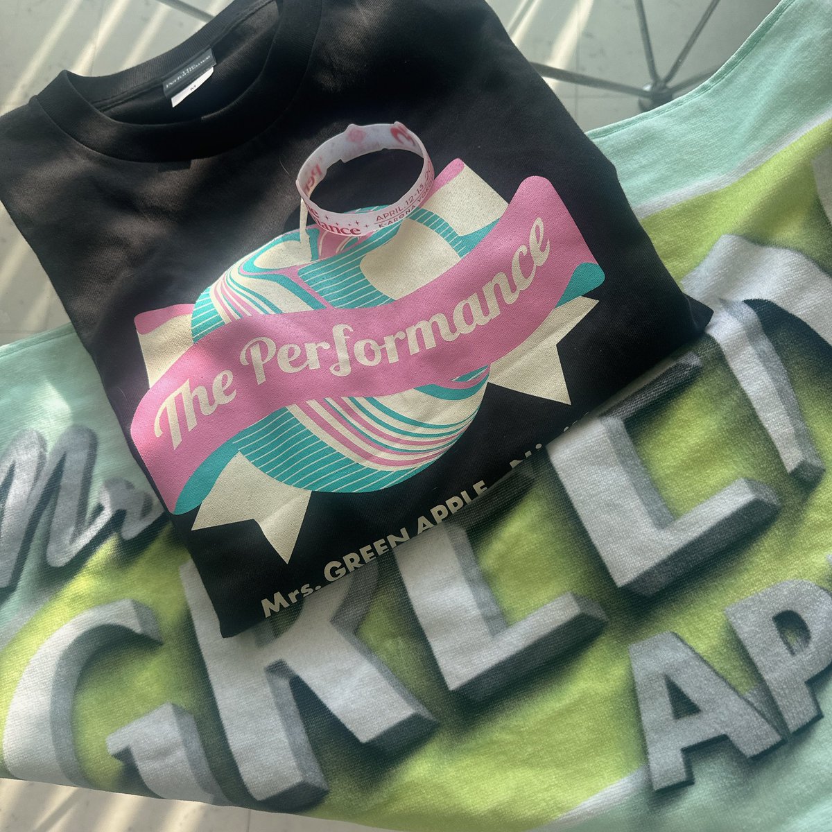 himechangnerun's tweet photo. テレ朝開局65周年イベント、Mrs. GREEN APPLE×NiziUの対バンに行ってきました。

はじめてミセスのライブに行けたんだけど生歌が凄すぎました。あと大森さん歌だけじゃなくダンスの上手い。

NiziUもオーディションで見ていたので全曲楽しめました。

セトリは、ANTENNA、青と夏、君を知らない、Loneliness、ProPose、ナハトムジーク、ダンスホール＋NiziU、Magic、ケセラセラ、Mステ生中継でライラックでした。

#Theperformance
