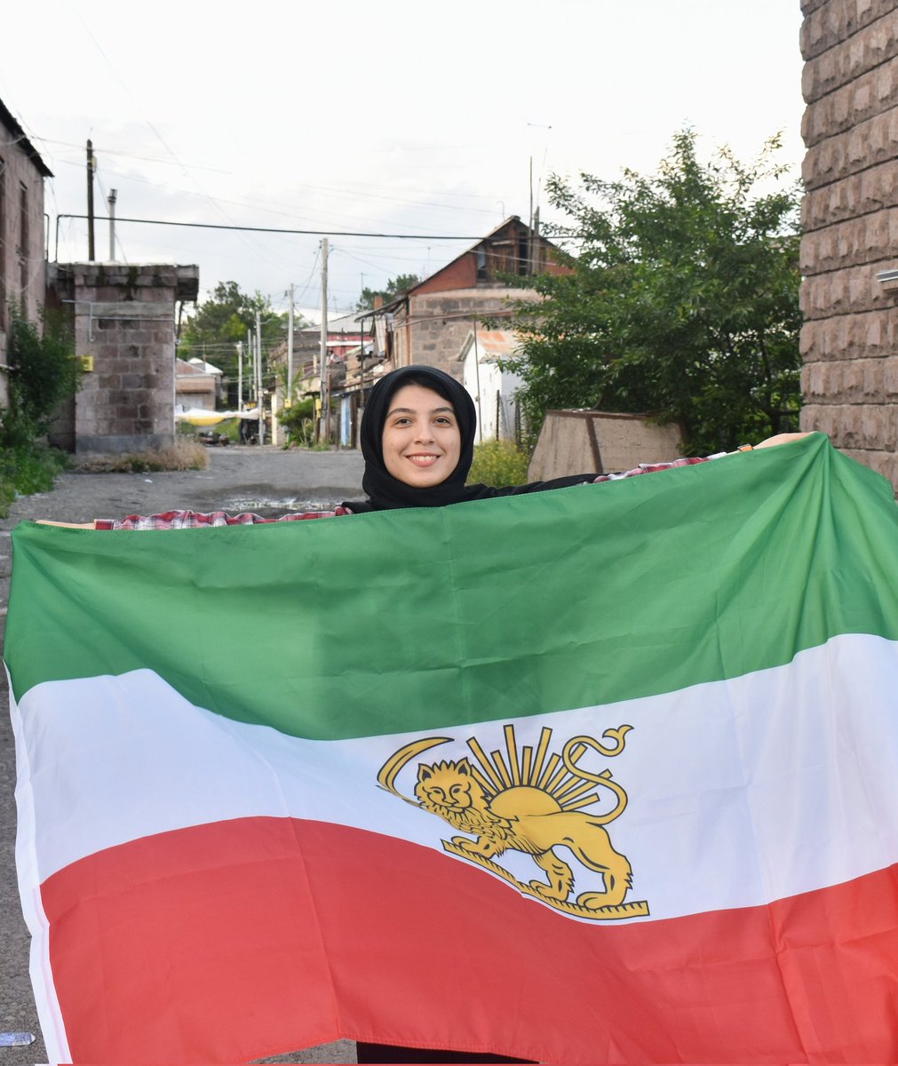 «جنگ خامنه‌ای، جنگ ایران و ملت ایران نیست» ما #نسل_پاسارگادی هستیم و امروز ۵۷ نیست. 'Iranians have made it clear: the criminal mafia occupying #Iran does not represent our nation, our values, or our aspirations.' #MEPeaceWithPahlavi