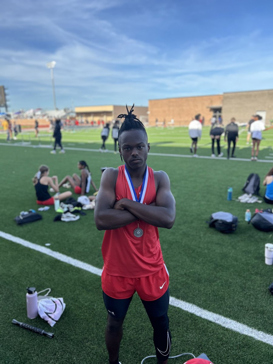 Rondale Carridine with another big PR in the 200 Meter Dash. 21.42 with a 2nd place finish and another opportunity to compete at the Regional Meet! @GCISD_Athletics