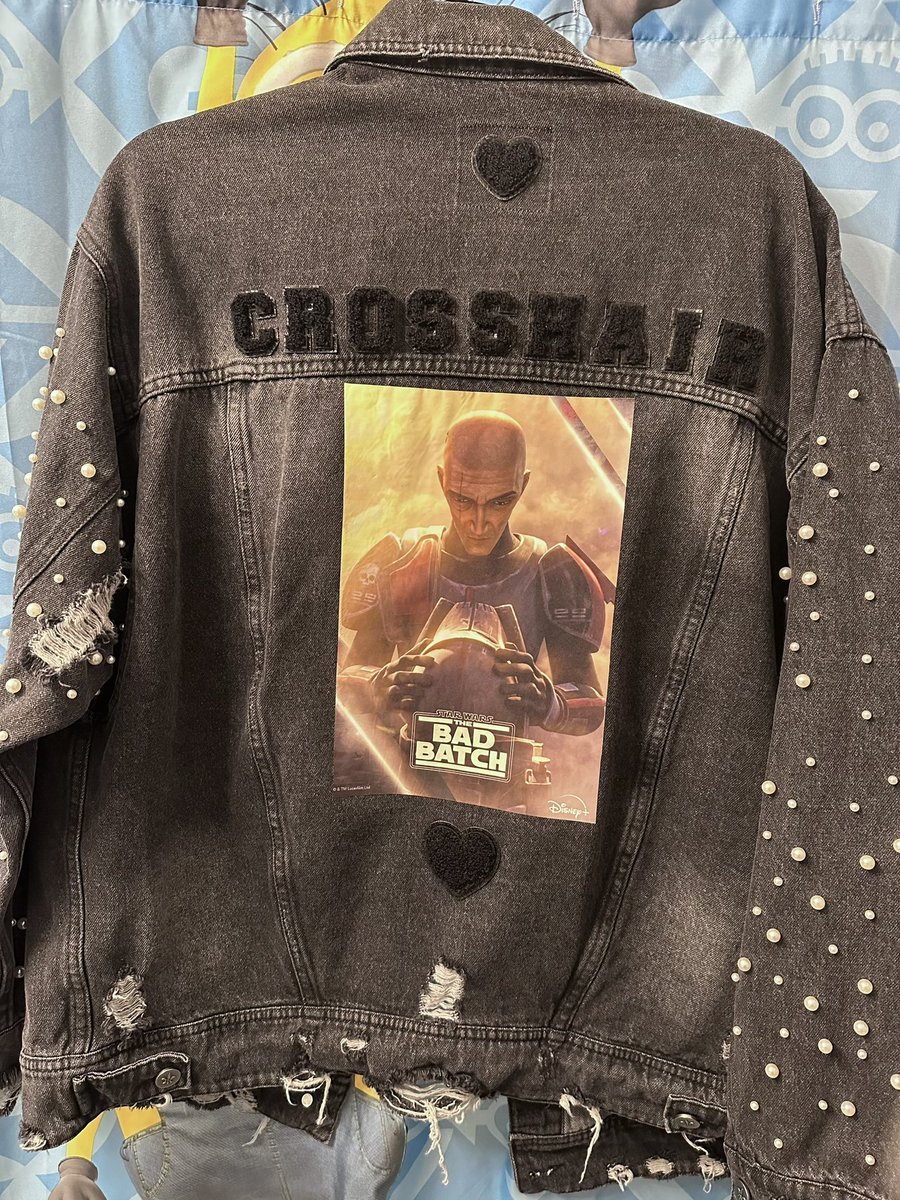 lothcatfollower's tweet photo. Finished customizing my Crosshair themed jacket. I was thinking of waiting for #TheBadBatch finale before settling on the perfect quote, but the last episode solidified it. Heart helmet patch and matching collar pins from @hans_pins. 🩶 https://t.co/h5p5a1FOpL