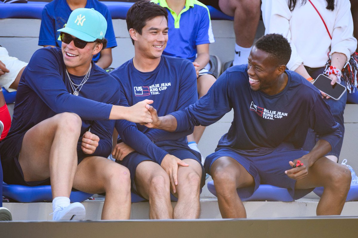 The 🇺🇸 @BJKCup squad has a few super fans in the stands! Welcome @BenShelton, @mackiemacster & @chris_eubanks96 👏