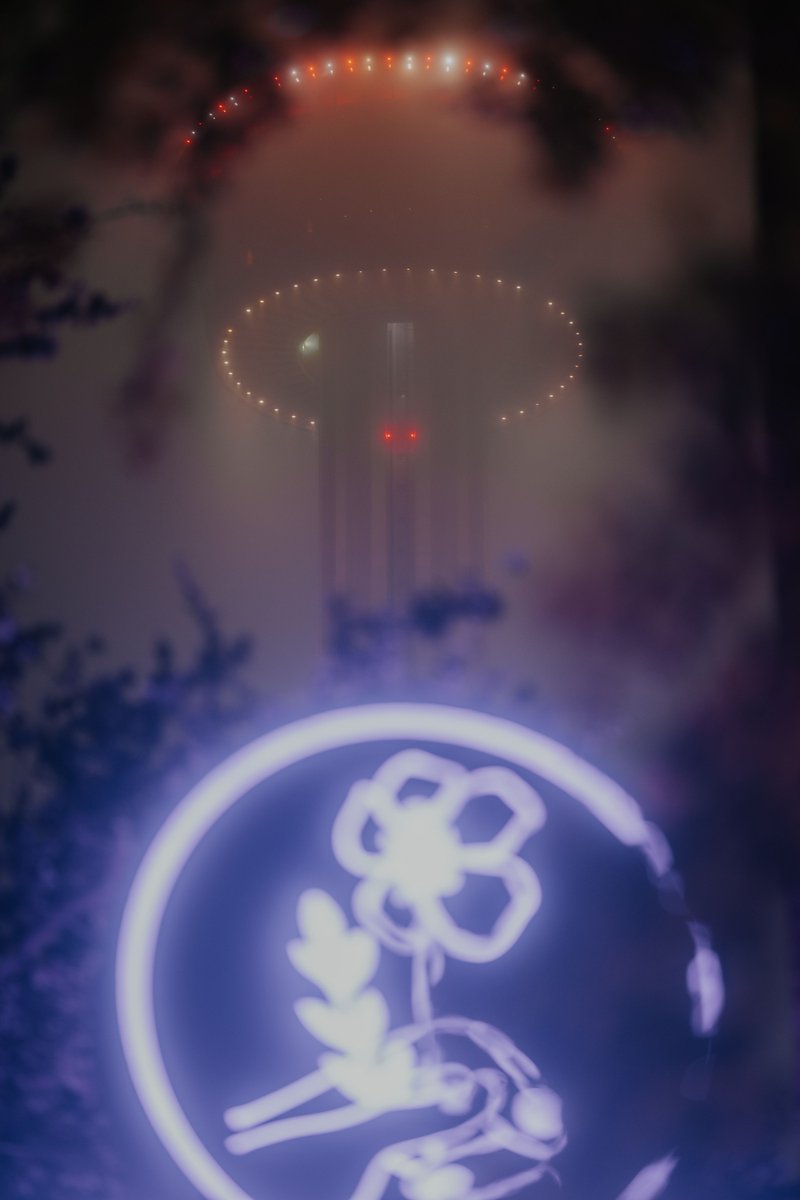 Is it a bird, a plane, UFO... or is it the Tower? 🛸

📸: ando_kurohige