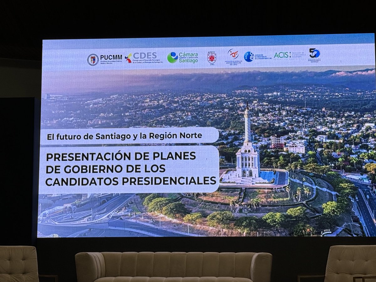 fcapellan1's tweet photo. Excelente actividad de #compromisosantiago y ⁦@PUCMM⁩ con los candidatos a la presidencia de la RD. Gracias a todos por asistir y seguir fortaleciendo la democracia de nuestro país.  ⁦@APEDIRD⁩ ⁦ https://t.co/OMT93jd1vU