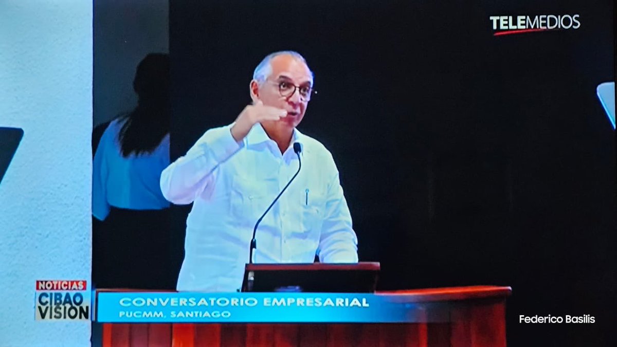 fcapellan1's tweet photo. Excelente actividad de #compromisosantiago y ⁦@PUCMM⁩ con los candidatos a la presidencia de la RD. Gracias a todos por asistir y seguir fortaleciendo la democracia de nuestro país.  ⁦@APEDIRD⁩ ⁦ https://t.co/OMT93jd1vU