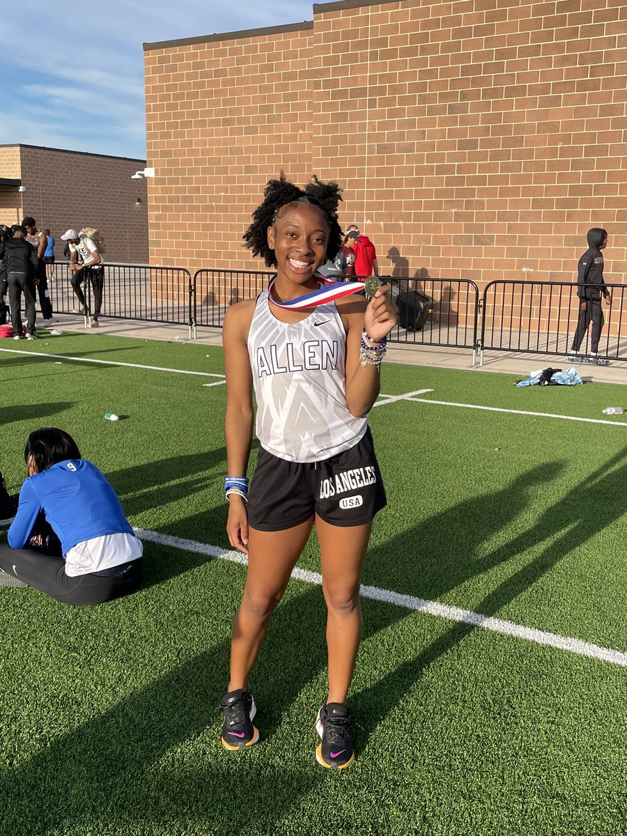 CONGRATULATIONS TO JAYDA JOHNSON ON A FIRST PLACE FINISH AND A NEW SCHOOL RECORD IN THE 100M DASH WITH A TIME OF 11.58!!! ON TO REGIONALS !!! 🅰️⬆️🥇
