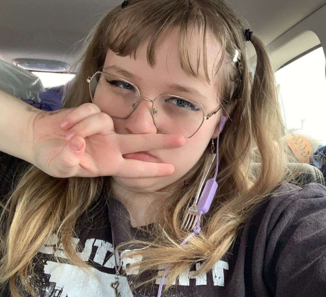 freaksettos's tweet photo. looking for moots!! 
- my name is jade :3
- 5teen
- she/they
- i love musicals and my gf ^_^ 
#promotwt #musicaltwt #falsettostwt https://t.co/6Hcwaf1uZI