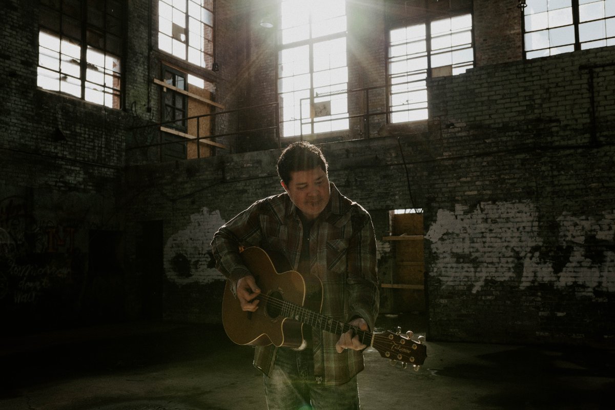 rustyvansickle's tweet photo. Playlist to start your weekend #countrymusic #FridayFeeling #FridayVibes #acousticmusic #GOLD  https://t.co/EY4hQVpIHW https://t.co/JnZ28pZg4b