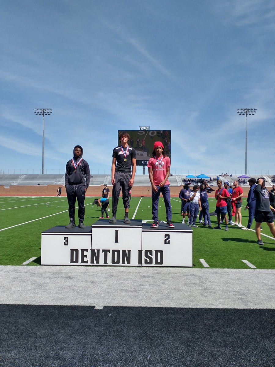 Podium pic! <a href="/AkeONeal/">Ake O’Neal</a> 
🥇In Triple Jump!
