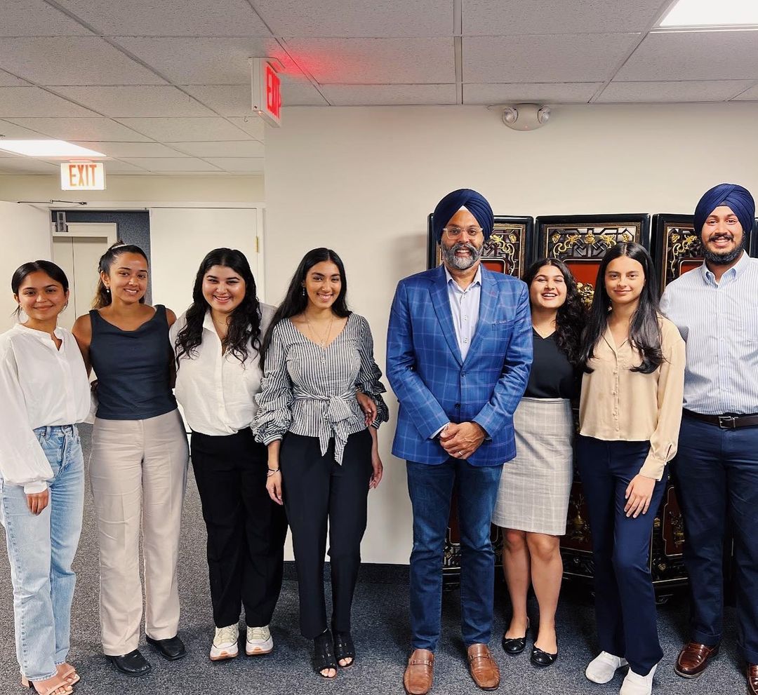 SALDEF's tweet photo. Calling #Sikh Professionals: Change the Future for Aspiring Sikh Leaders! ๐ฃ
The SikhLEAD program is searching for passionate and accomplished Sikh professionals to serve as mentors for our next generation of leaders.๐ผ
โ
Sign up now: https://t.co/rXPpZDKunS
#SikhLEAD #Mentor https://t.co/Iqpy0OkSGL