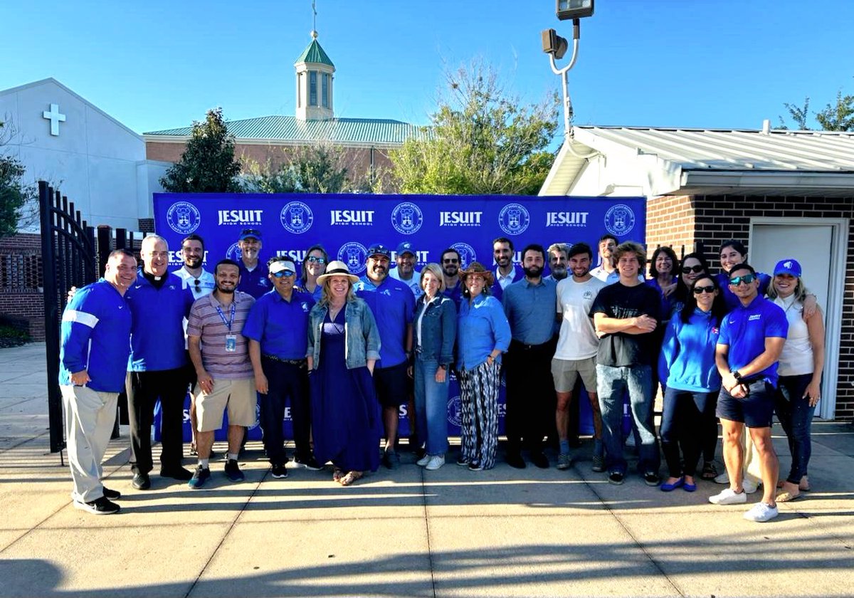 JesuitBaseball's tweet photo. Faculty-Staff Appreciation Night at Jesuit!

Our phenomenal teachers enjoyed a great meal by the Bell Tower on this gorgeous evening before walking into Hyer Family Park to be recognized before tonight's game.

THANK YOU, TEACHERS!

#AMDG https://t.co/yjAMU1heTa