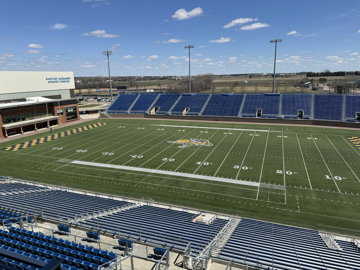 Thank you @CoachBibbs52 for the invite loved the campus and the facilities can’t wait to get back !!! @SDSURogers3 @GoJacksFB @IndianaPreps @Coach_Haston @DogPackFB