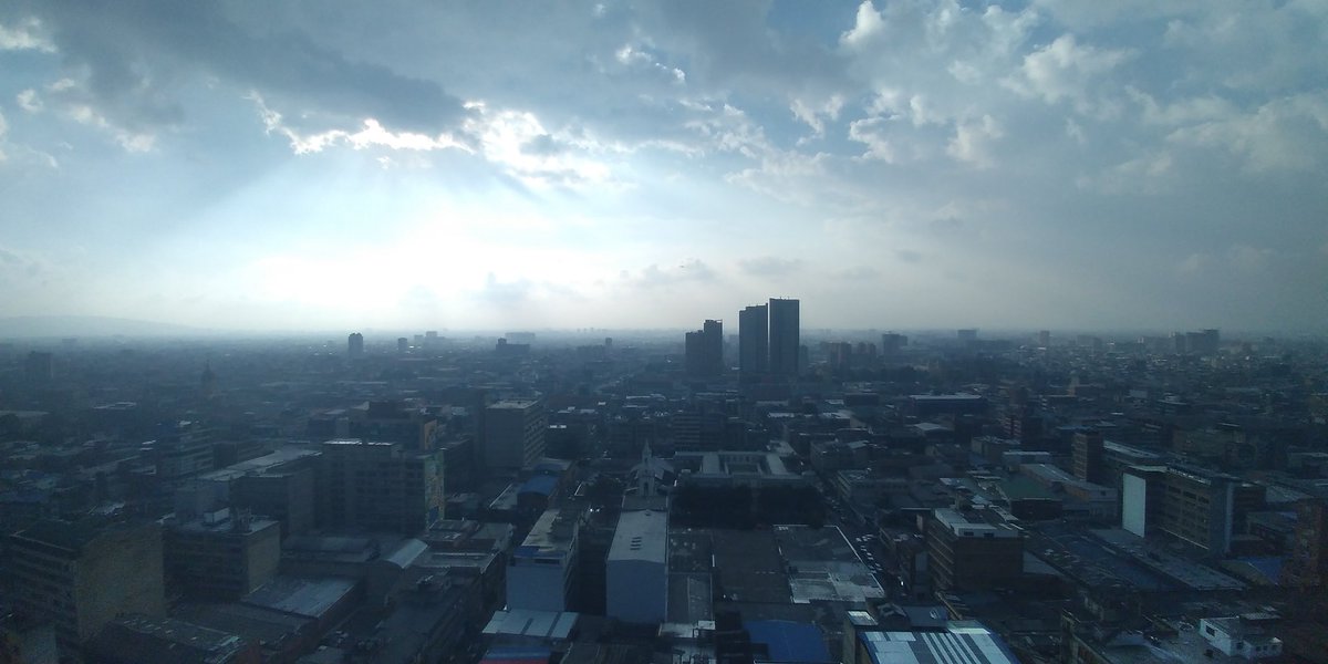 jakbta's tweet photo. Así ví hoy a #Bogotá https://t.co/6fFR5Bqb8k
