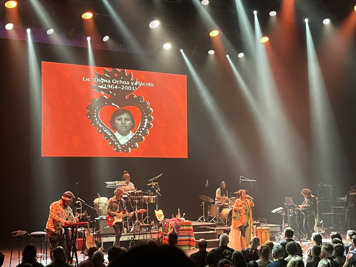 Tremendously moved to see the great Lila Downs honour our friend, Digna Ochoa (environmental rights defender murdered in Mexico in 2021) at the close of her superb concert @BarbicanCentre as part of @LaLineaFest @liladowns #LaSánchez @comonouk