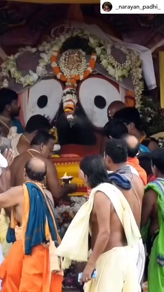 #bhubaneswarbuzz #jaijagannath🙏 video by • @_narayan_padhi_ ରଥ ଉପରେ ମହାପ୍ରଭୁଙ୍କ ମଙ୍ଗଳ ଆଳତି ଦର୍ଶନ CLIQUE PARA VER O VÍDEO! ift.tt/kRKcTt8