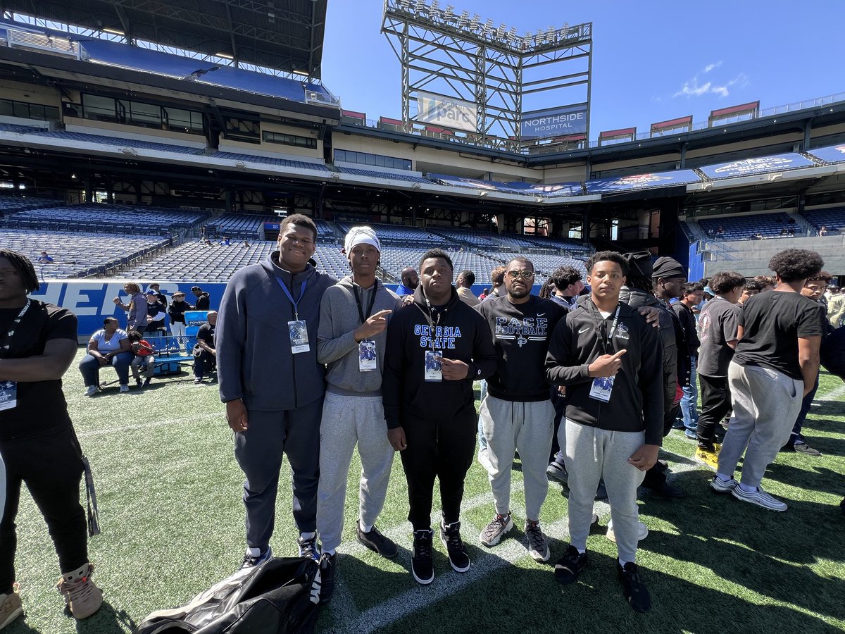 The young bulls attending ⁦@GeorgiaStateFB⁩ Spring Game. ⁦@Pace_FB⁩ ⁦@MilesGlover_⁩ ⁦@Timharvey_⁩ @