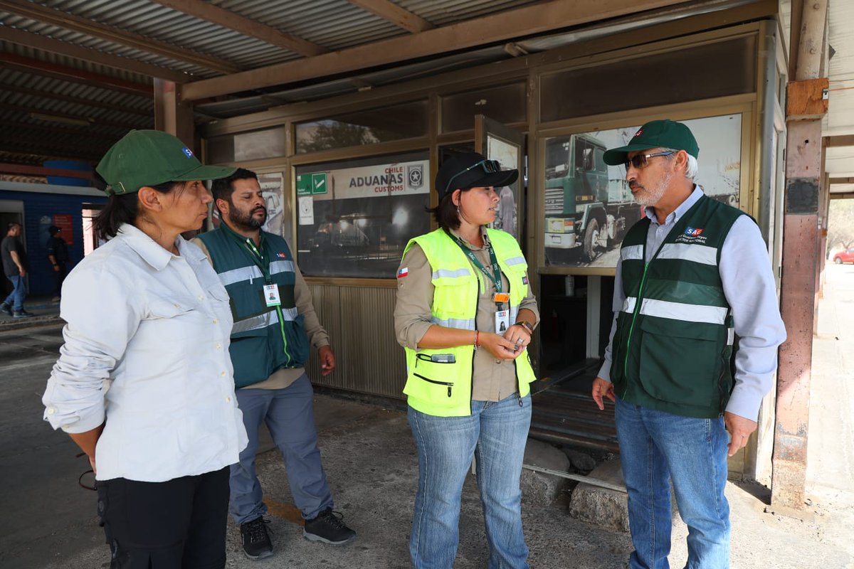 En avanzada aduanera de #Quillagua región de #Tarapacá Director Nacional de <a href="/sagchile/">SAG</a> José Guajardo conoció en terreno la operatividad de esta barrera fito y zoosanitaria intermedia en el marco de la lucha contra el ingreso clandestino de productos agropecuarios