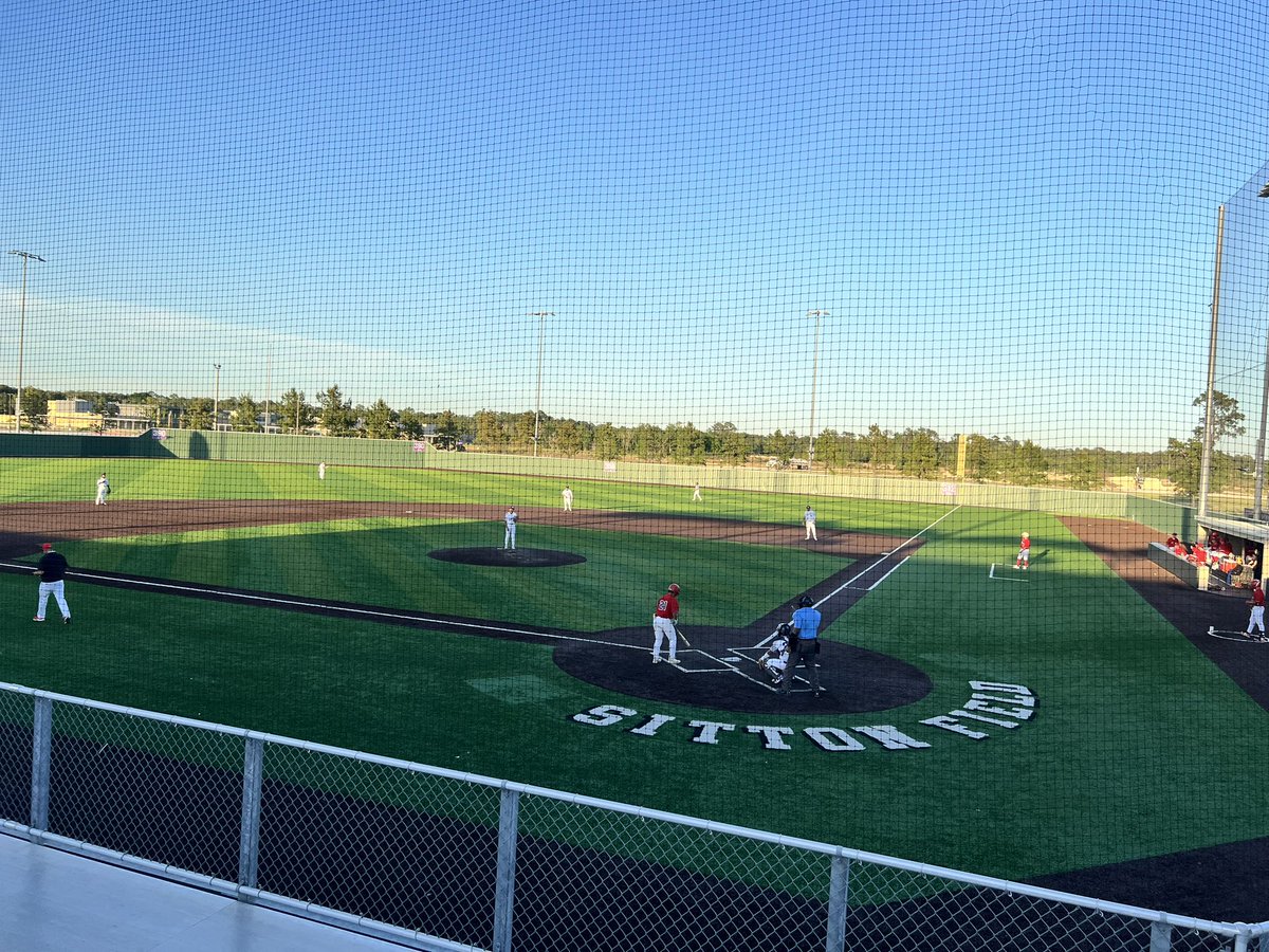 It’s a beautiful afternoon for some baseball ⚾️!! @humblewildcatbb @HumbleISD_HHS